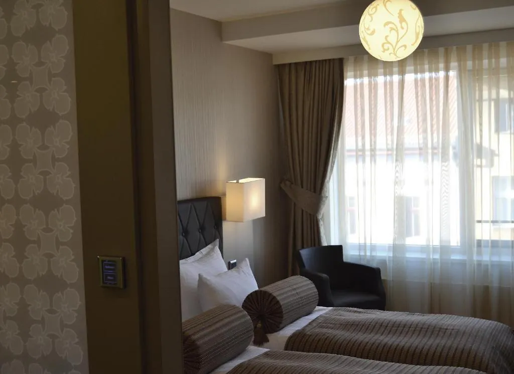 ****  Hotel Vier Jahreszeiten Berlin City Německo