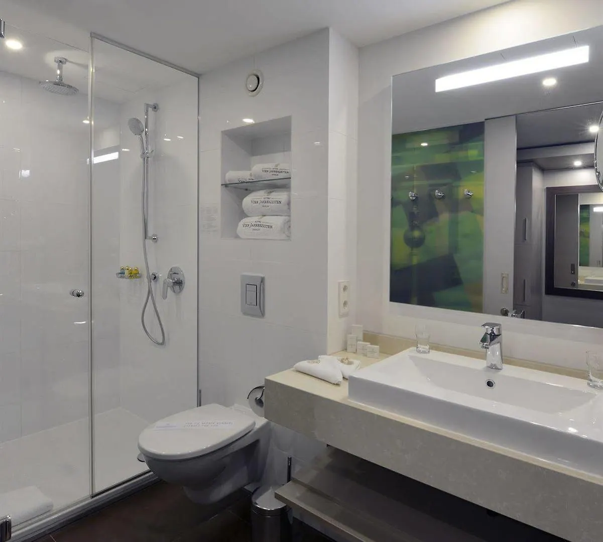 ****  Hotel Vier Jahreszeiten Berlin City Německo