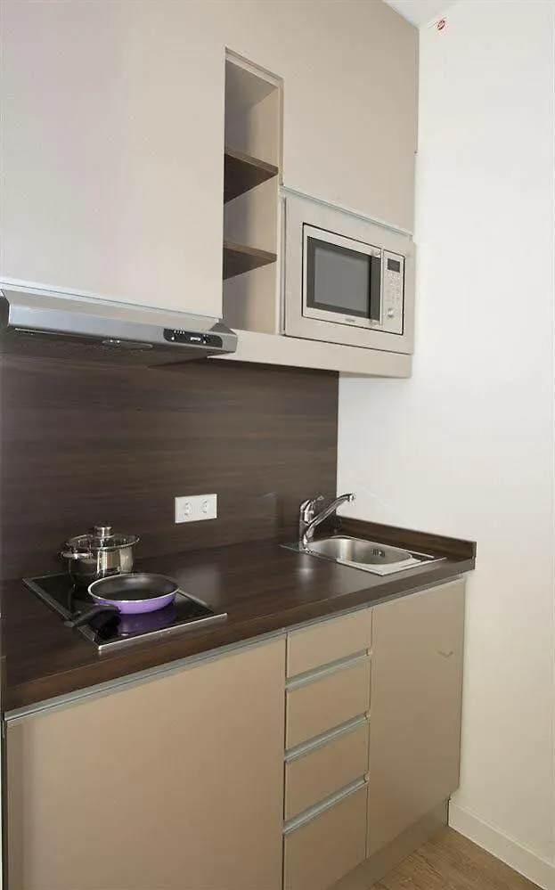 Hotel Vier Jahreszeiten Berlin City 4*,